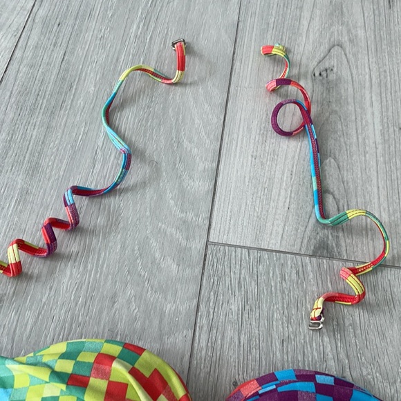 Like new bandeau bikini with removable straps - Picture 4 of 4